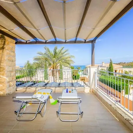In Sleeps 6 Includes Swimming Pool Air Con And Wifi 9
