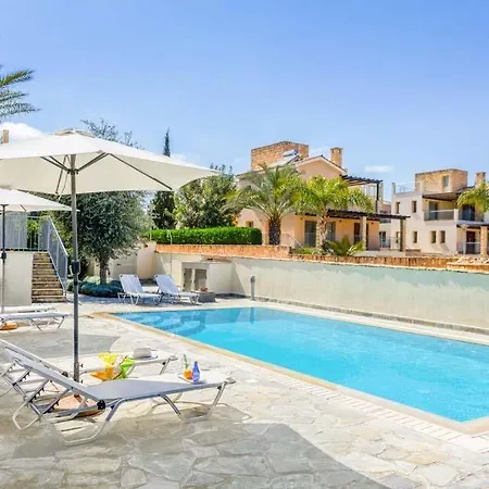 In Sleeps 6 Includes Swimming Pool Air Con And Wifi 9 Βίλα