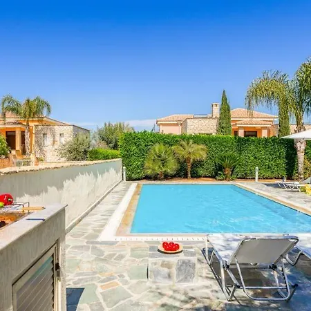 In Sleeps 6 Includes Swimming Pool Air Con And Wifi 9 Villa Mavroli