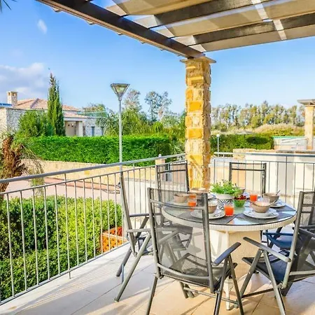 In Sleeps 6 Includes Swimming Pool Air Con And Wifi 9 Βίλα Mavroli