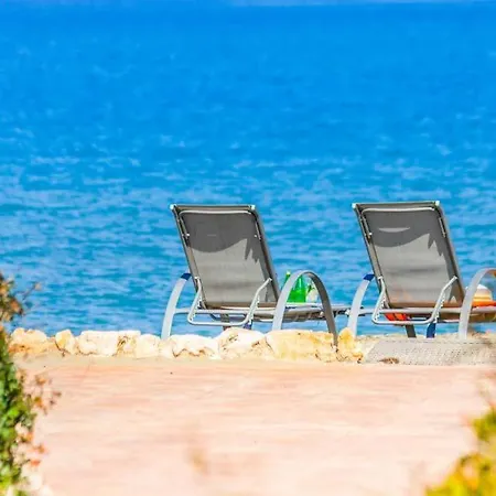 Βίλα In Sleeps 6 Includes Swimming Pool Air Con And Wifi 9