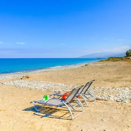 Villa In Sleeps 6 Includes Swimming Pool Air Con And Wifi 9 Mavroli