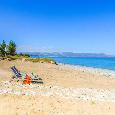 In Sleeps 6 Includes Swimming Pool Air Con And Wifi 9 *