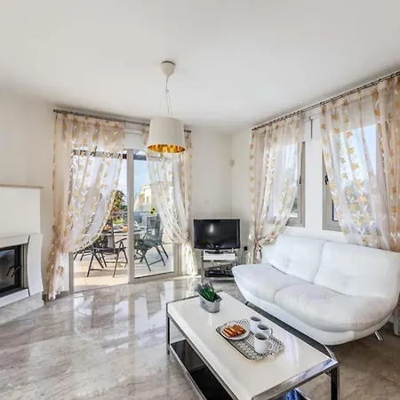 In Sleeps 6 Includes Swimming Pool Air Con And Wifi 9 Βίλα