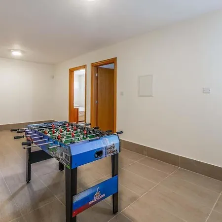 In Sleeps 6 Includes Swimming Pool Air Con And Wifi 9 * Mavroli