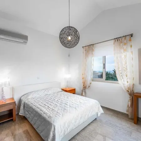 In Sleeps 6 Includes Swimming Pool Air Con And Wifi 9 Βίλα Mavroli