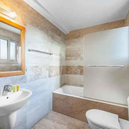 In Sleeps 6 Includes Swimming Pool Air Con And Wifi 9 *