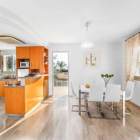 Βίλα In Sleeps 6 Includes Swimming Pool Air Con And Wifi 9 *