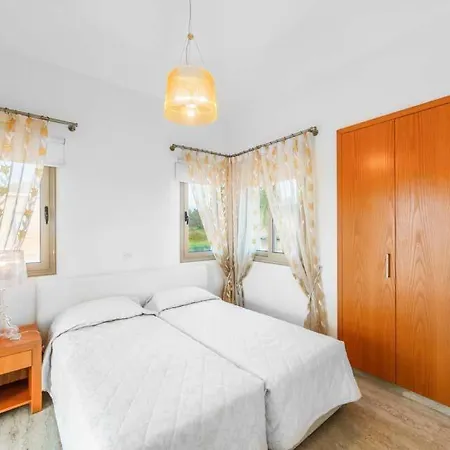 In Sleeps 6 Includes Swimming Pool Air Con And Wifi 9 * Mavroli