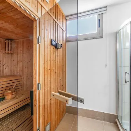In Sleeps 6 Includes Swimming Pool Air Con And Wifi 9 Mavroli