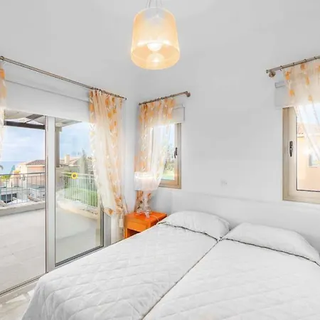 In Sleeps 6 Includes Swimming Pool Air Con And Wifi 9 * Mavroli