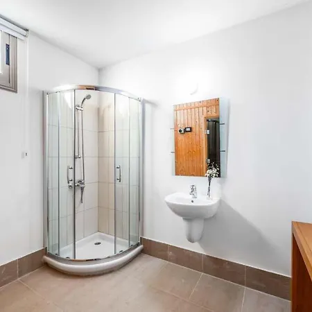 Βίλα In Sleeps 6 Includes Swimming Pool Air Con And Wifi 9 *